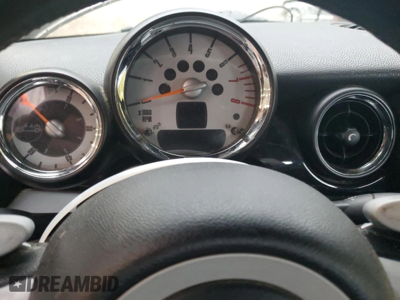 2010 MINI Convertible S с VIN WMWMS3C52ATY09453, выставлен на аукционе Copart как лот 88433535 с пробегом Не указан миль и На запчасти • Non repairable. История ставок и продаж доступна на DreamBid. Изображение 9.
