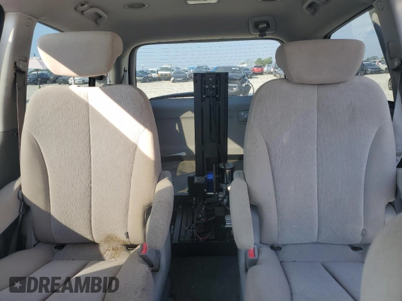 2010 Kia Sedona LX with VIN KNDMG4C34A6340230, listed as a Copart auction lot 67772684 with 142,030 mi miles and Salvage Title. Bid and sale history available at carsss.com. Image 10.