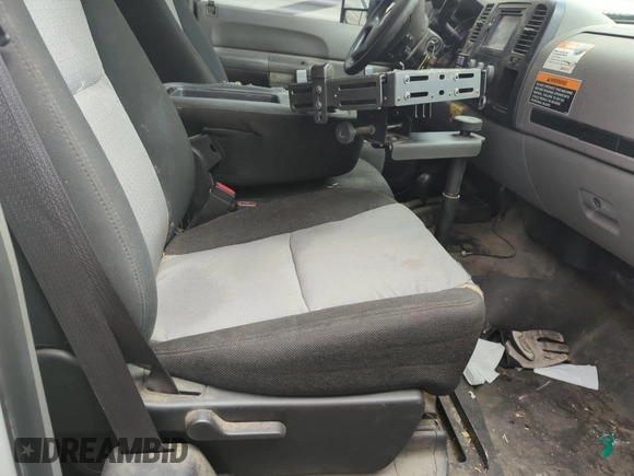 2009 Chevrolet Silverado 3500HD with VIN 1GBHK79K79E156633, listed as a IAAI auction lot 42610304 with Not provided miles and . Bid and sale history available at DreamBid. Image 27.