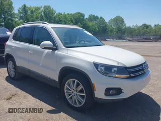 2013 Volkswagen Tiguan SE z VIN WVGAV7AX4DW528410, wystawiony jako IAAI lot #42142132 z przebiegiem 148 511 mil mil oraz . Historia ofert i sprzedaży dostępna na DreamBid. Obrazek 1.