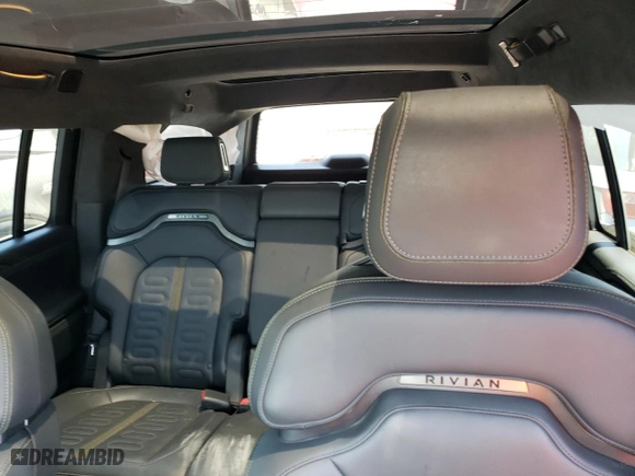 2022 Rivian R1S Launch Edition with VIN 7PDSGABL6NN000590, listed as a Copart auction lot 61510904 with 0 mi miles and Salvage Title. Bid and sale history available at carsss.com. Image 8.