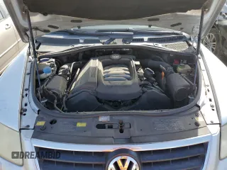 2004 Volkswagen Touareg z VIN WVGCM77L44D054387, wystawiony jako Copart lot #56009024 z przebiegiem 182 816 mil mil oraz Szkoda całkowita • Salvage title. Historia ofert i sprzedaży dostępna na DreamBid. Obrazek 11.