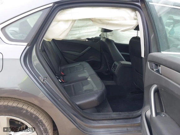 2014 Volkswagen Passat SE w/Sunroof with VIN 1VWBT7A38EC061391, listed as a IAAI auction lot 41763992 with 134,974 mi miles. Bid and sale history available at carsss.com. Image 8.