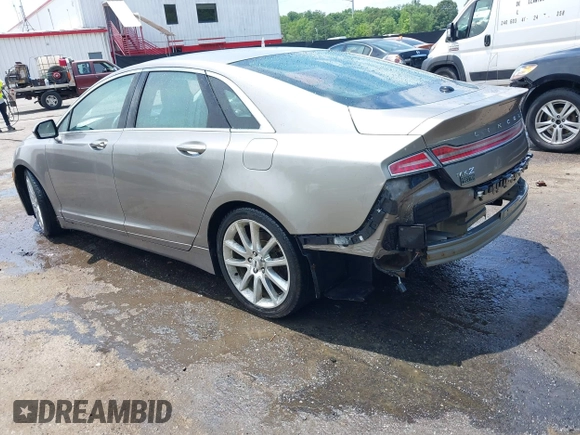 2016 Lincoln MKZ z VIN 3LN6L2J97GR617086, wystawiony jako IAAI lot #42446924 z przebiegiem 107 591 mil mil oraz . Historia ofert i sprzedaży dostępna na DreamBid. Obrazek 3.