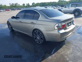 2008 BMW 3 Series 335xi z VIN WBAVD535X8A284478, wystawiony jako IAAI lot #42234123 z przebiegiem 225 165 mil mil oraz . Historia ofert i sprzedaży dostępna na DreamBid. Obrazek 3.