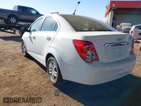 2014 Chevrolet Sonic LT z VIN 1G1JC5SH4E4171516, wystawiony jako IAAI lot #41163056 z przebiegiem 92 362 mil mil oraz . Historia ofert i sprzedaży dostępna na DreamBid. Obrazek 3.
