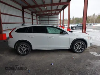 2016 Volvo V60 Cross Country T5 with VIN YV4612HK6G1003110, listed as a IAAI auction lot 41682878 with 1 mi miles. Bid and sale history available at carsss.com. Image 12.