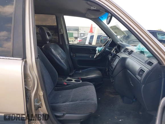 2000 Honda CR-V SE with VIN JHLRD1873YC039813, listed as a IAAI auction lot 40716079 with 214,067 mi miles. Bid and sale history available at carsss.com. Image 5.