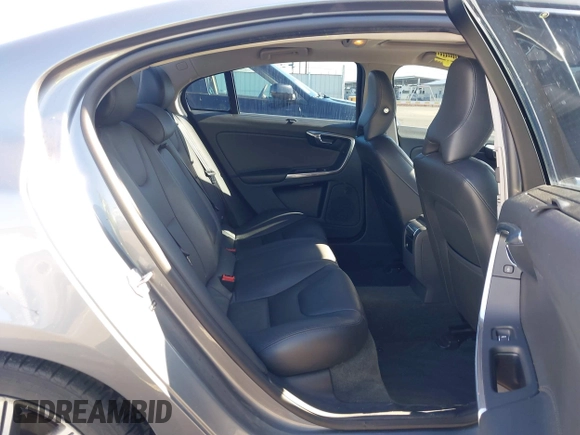 2017 Volvo S60 Inscription with VIN LYV402HK7HB120640, listed as a IAAI auction lot 41583114 with 71,884 mi miles. Bid and sale history available at carsss.com. Image 8.
