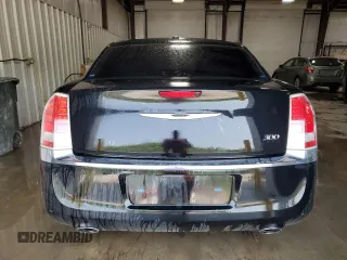 2014 Chrysler 300 z VIN 2C3CCAAG0EH132608, wystawiony jako Copart lot #59217075 z przebiegiem 215 836 mil mil oraz Szkoda całkowita • Salvage title. Historia ofert i sprzedaży dostępna na DreamBid. Obrazek 6.
