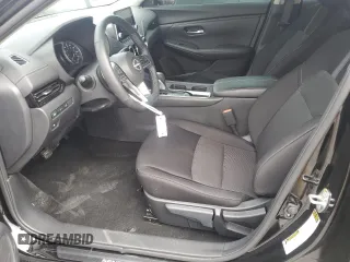 2024 Nissan Sentra SV z VIN 3N1AB8CV1RY373655, wystawiony jako Copart lot #54616025 z przebiegiem 10 696 mil mil oraz Szkoda całkowita • Salvage title. Historia ofert i sprzedaży dostępna na DreamBid. Obrazek 7.