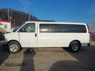 2018 Chevrolet Express Passenger LT with VIN 1GAZGPFG6J1269222, listed as a IAAI auction lot 41433114 with 99,985 mi miles and . Bid and sale history available at DreamBid. Image 14.