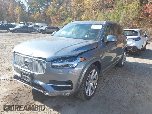 2017 Volvo XC90 Inscription with VIN YV4A22PL3H1179969, listed as a IAAI auction lot 40649647 with 122,400 mi miles. Bid and sale history available at carsss.com. Image 2.