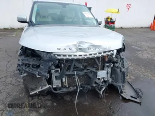 2015 Land Rover Range Rover HSE z VIN SALGS2VF6FA204430, wystawiony jako IAAI lot #41912280 z przebiegiem 82 812 mil mil oraz . Historia ofert i sprzedaży dostępna na DreamBid. Obrazek 6.