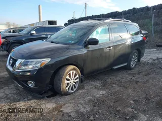 2015 Nissan Pathfinder Platinum z VIN 5N1AR2MM6FC692576, wystawiony jako IAAI lot #41672223 z przebiegiem 83 083 mil mil oraz . Historia ofert i sprzedaży dostępna na DreamBid. Obrazek 2.
