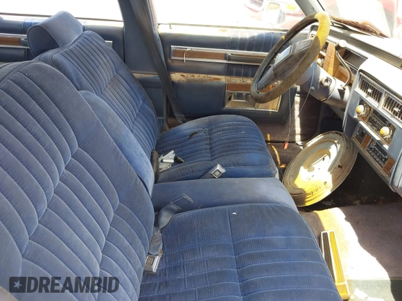 1984 Cadillac DeVille z VIN 1G6AM6989E9064371, wystawiony jako IAAI lot #42365461 z przebiegiem 42 401 mil mil oraz . Historia ofert i sprzedaży dostępna na DreamBid. Obrazek 5.