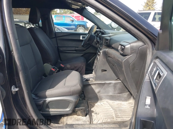 2020 Ford Police Interceptor Utility z VIN 1FM5K8AB2LGC51317, wystawiony jako IAAI lot #41755681 z przebiegiem 102 945 mil mil oraz . Historia ofert i sprzedaży dostępna na DreamBid. Obrazek 5.