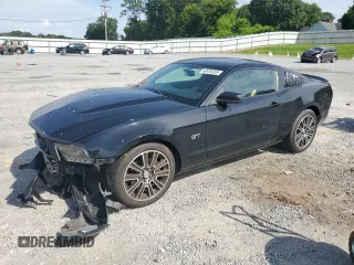 2010 Ford Mustang GT z VIN 1ZVBP8CHXA5132950, wystawiony jako Copart lot #60405655 z przebiegiem 179 542 mil mil oraz Szkoda całkowita • Salvage title. Historia ofert i sprzedaży dostępna na DreamBid. Obrazek 1.