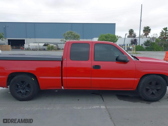 2004 Chevrolet Silverado 1500 Work Truck with VIN 2GCEC19T441162305, listed as a IAAI auction lot 42044275 with 154,971 mi miles. Bid and sale history available at carsss.com. Image 14.