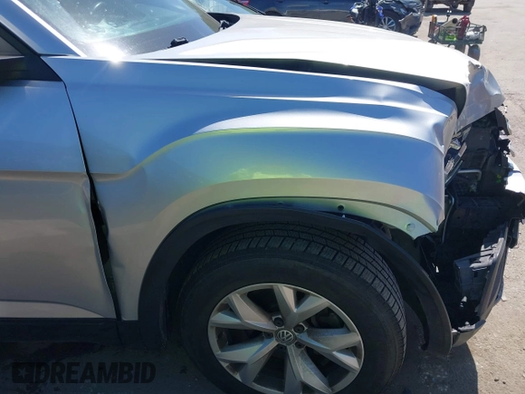 2019 Volkswagen Atlas SE with VIN 1V2UR2CA2KC557449, listed as a IAAI auction lot 42281302 with 106,739 mi miles and . Bid and sale history available at DreamBid. Image 19.