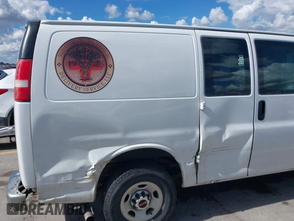 2017 GMC Savana Cargo Van with VIN 1GTW7AFF1H1913587, listed as a IAAI auction lot 40216941 with 269,708 mi miles. Bid and sale history available at carsss.com. Image 19.