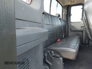 2010 Ford F-250 XL z VIN 1FTSX2BR8AEA31304, wystawiony jako IAAI lot #41623046 z przebiegiem 221 379 mil mil oraz . Historia ofert i sprzedaży dostępna na DreamBid. Obrazek 8.