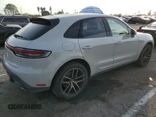 2022 Porsche Macan with VIN WP1AA2A53NLB09015, listed as a Copart auction lot 44997085 with 13,999 mi miles and Salvage title. Bid and sale history available at DreamBid. Image 3.