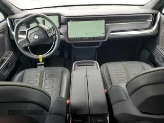 2025 Rivian R1S Adventure z VIN 7PDSGBBA1SN051768, wystawiony jako Copart lot #43838115 z przebiegiem 4875 mil mil oraz Szkoda całkowita • Salvage title. Historia ofert i sprzedaży dostępna na DreamBid. Obrazek 8.