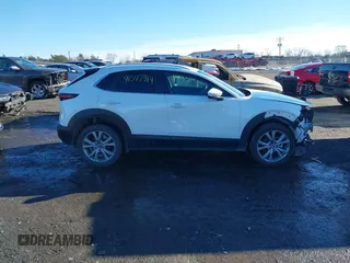 2022 Mazda CX-30 S Select z VIN 3MVDMBBL8NM448787, wystawiony jako IAAI lot #41577914 z przebiegiem 64 552 mil mil oraz . Historia ofert i sprzedaży dostępna na DreamBid. Obrazek 14.