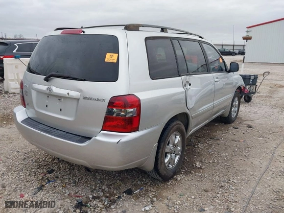 2006 Toyota Highlander w/3rd Row with VIN JTEDP21A660118252, listed as a IAAI auction lot 41773769 with 214,769 mi miles. Bid and sale history available at carsss.com. Image 4.