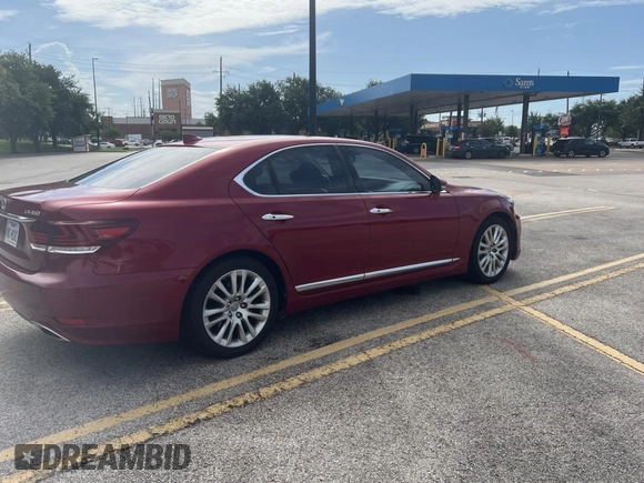 2015 Lexus LS 460 with VIN JTHBL5EF8F5135294, listed as a Copart auction lot 64402185 with 92,515 mi miles and Clean title. Bid and sale history available at DreamBid. Image 4.
