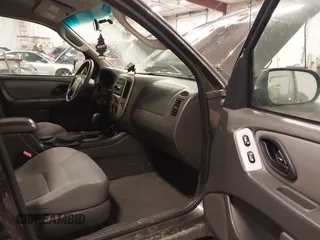 2006 Ford Escape XLT with VIN 1FMYU03Z46KD45641, listed as a IAAI auction lot 41395071 with 120,052 mi miles. Bid and sale history available at carsss.com. Image 5.