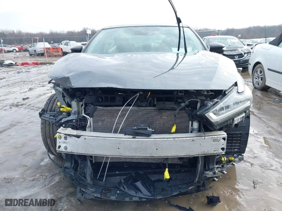 2020 Nissan Maxima SL with VIN 1N4AA6DV3LC373388, listed as a IAAI auction lot 41483674 with 99,951 mi miles. Bid and sale history available at carsss.com. Image 13.