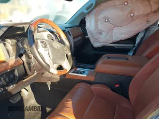 2016 Toyota Tundra Platinum z VIN 5TFGW5F13GX203962, wystawiony jako IAAI lot #41808245 z przebiegiem 179 511 mil mil oraz . Historia ofert i sprzedaży dostępna na DreamBid. Obrazek 5.