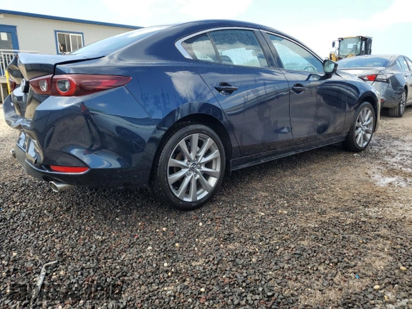 2025 Mazda 3 S Preferred with VIN JM1BPACM9S1760434, listed as a Copart auction lot 44654305 with 1,701 mi miles and Clean Title. Bid and sale history available at DreamBid. Image 3.