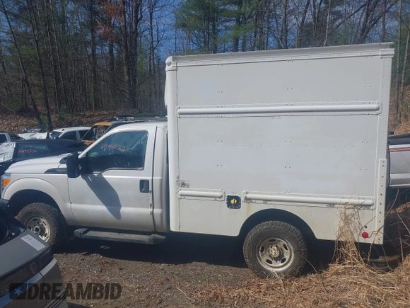 2015 Ford F-250 XL z VIN 1FDBF2B6XFED21572, wystawiony jako IAAI lot #41940222 z przebiegiem 433 042 mil mil oraz . Historia ofert i sprzedaży dostępna na DreamBid. Obrazek 14.