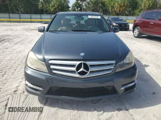 2013 Mercedes-Benz C 250 Sport z VIN WDDGF4HB4DA798325, wystawiony jako Copart lot #59855655 z przebiegiem 125 382 mil mil oraz Czysty tytuł • Clean title. Historia ofert i sprzedaży dostępna na DreamBid. Obrazek 5.