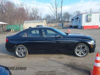 2016 BMW 3 Series 328i xDrive z VIN WBA8E3G58GNU02737, wystawiony jako IAAI lot #41882960 z przebiegiem 63 966 mil mil oraz . Historia ofert i sprzedaży dostępna na DreamBid. Obrazek 13.