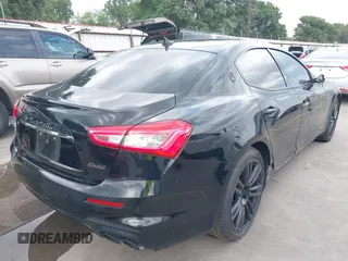 2019 Maserati Ghibli S Q4 GranSport z VIN ZAM57YTS5K1313261, wystawiony jako IAAI lot #42148257 z przebiegiem 47 282 mil mil oraz . Historia ofert i sprzedaży dostępna na DreamBid. Obrazek 4.