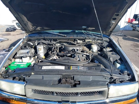 2003 Chevrolet S-10 LS with VIN 1GCCS19X938207277, listed as a IAAI auction lot 41651963 with 101,859 mi miles. Bid and sale history available at carsss.com. Image 10.