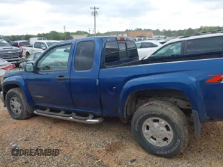 2005 Chevrolet Colorado LS Z71 z VIN 1GCDT196458186432, wystawiony jako IAAI lot #42011293 z przebiegiem 170 273 mil mil oraz . Historia ofert i sprzedaży dostępna na DreamBid. Obrazek 14.