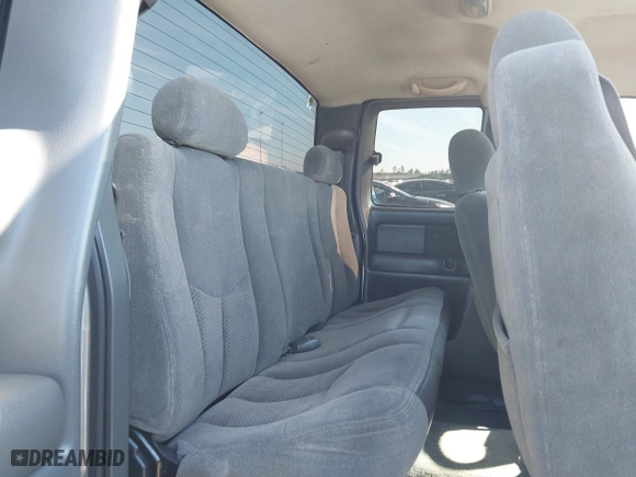 2004 Chevrolet Silverado 1500 Work Truck with VIN 2GCEC19V841321618, listed as a IAAI auction lot 41007828 with 208,620 mi miles. Bid and sale history available at carsss.com. Image 8.
