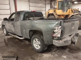 2009 Chevrolet Silverado 1500 LT with VIN 1GCEK29099Z286552, listed as a IAAI auction lot 41645344 with 253,177 mi miles. Bid and sale history available at carsss.com. Image 3.