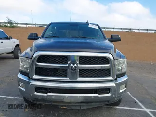 2017 Ram 2500 SLT z VIN 3C6UR5JL4HG570952, wystawiony jako IAAI lot #41456094 z przebiegiem 245 785 mil mil oraz . Historia ofert i sprzedaży dostępna na DreamBid. Obrazek 12.