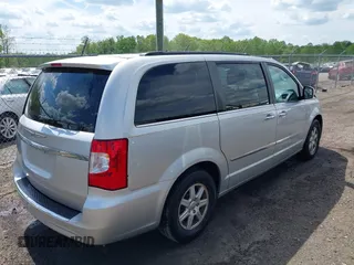 2012 Chrysler Town & Country Touring z VIN 2C4RC1BG8CR107225, wystawiony jako IAAI lot #42092759 z przebiegiem 132 797 mil mil oraz . Historia ofert i sprzedaży dostępna na DreamBid. Obrazek 4.