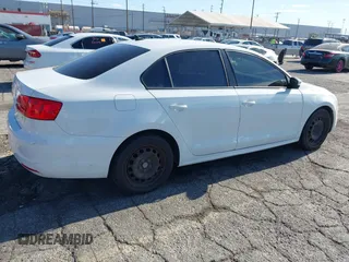 2014 Volkswagen Jetta SE с VIN 3VWD17AJ8EM284395, выставлен на аукционе IAAI как лот 42686750 с пробегом 183 600 миль миль и . История ставок и продаж доступна на DreamBid. Изображение 4.