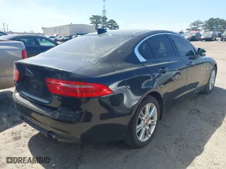 2018 Jaguar XE 25t Premium with VIN SAJAD4FX5JCP22618, listed as a IAAI auction lot 41910986 with 111,256 mi miles. Bid and sale history available at carsss.com. Image 4.