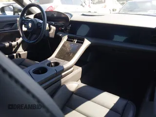 2023 Porsche Taycan z VIN WP0AA2Y19PSA14314, wystawiony jako IAAI lot #42207002 z przebiegiem 6582 mil mil oraz . Historia ofert i sprzedaży dostępna na DreamBid. Obrazek 5.