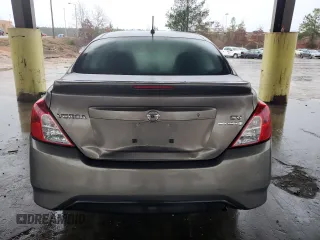 2017 Nissan Versa SV z VIN 3N1CN7AP5HK437552, wystawiony jako Copart lot #45265895 z przebiegiem 168 202 mil mil oraz Szkoda całkowita • Salvage title. Historia ofert i sprzedaży dostępna na DreamBid. Obrazek 6.