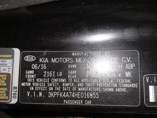 2017 Kia Forte LX z VIN 3KPFK4A74HE016955, wystawiony jako IAAI lot #41790804 z przebiegiem 173 379 mil mil oraz . Historia ofert i sprzedaży dostępna na DreamBid. Obrazek 9.